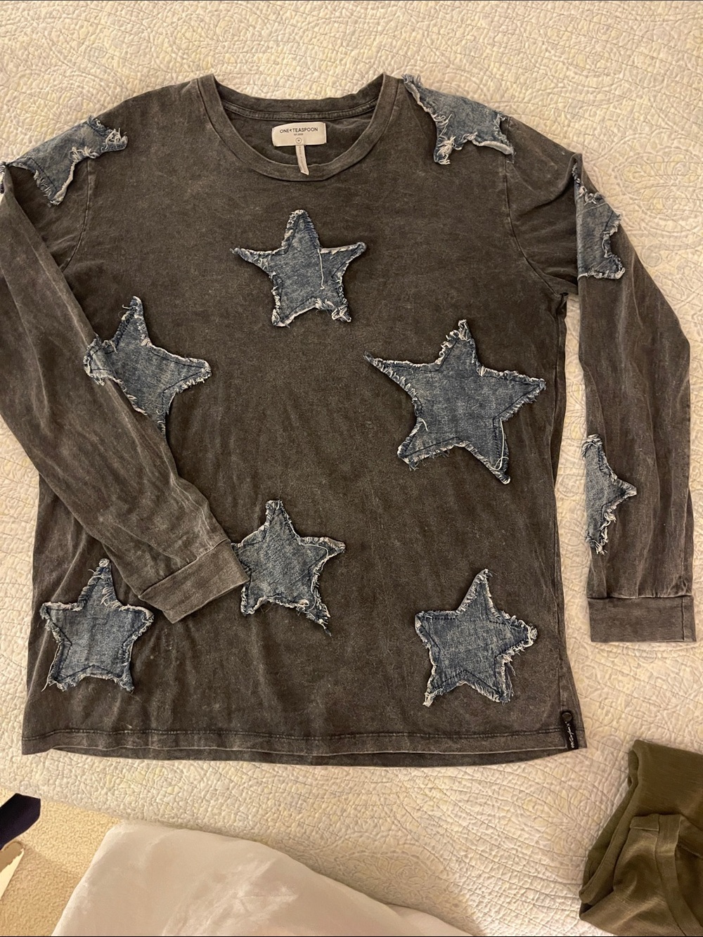 One Teaspoon women’s Star Patch Long-Sleeve Tee - Charcoal with Denim Stars
-Med